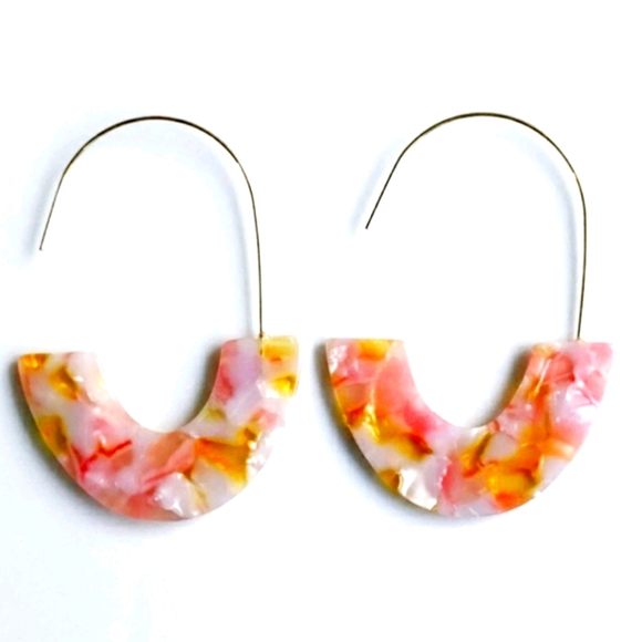Jewelry - Acrylic tortoise shell dangle hoop Earrings..NWT